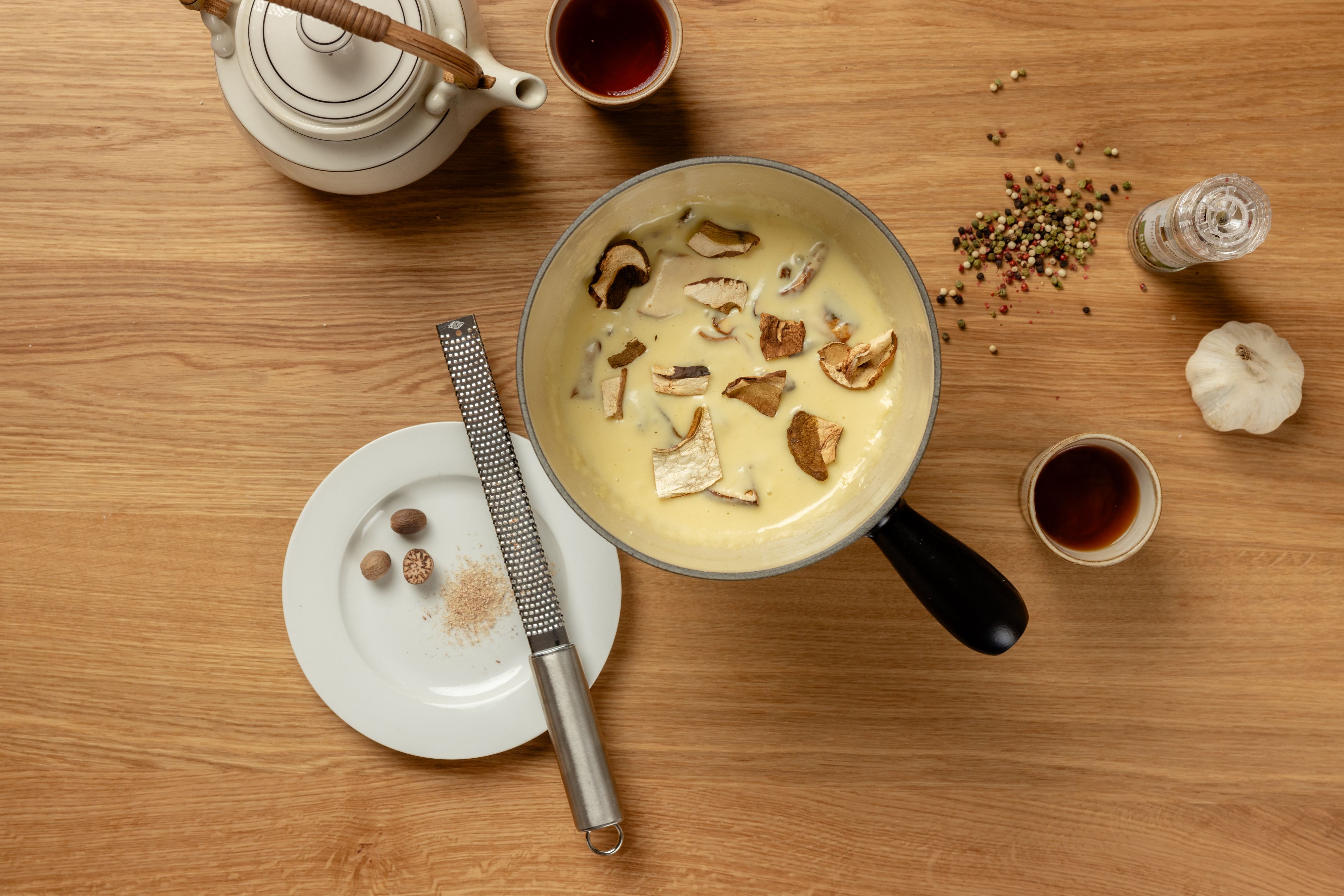 Fondue di formaggio ai porcini con Le Gruyère AOP e Vacherin Fribourgeois AOP