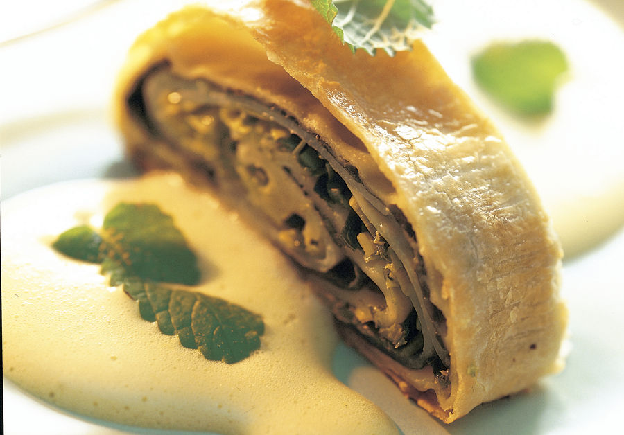 Strudel al Gruyère DOP con zabaione al rafano