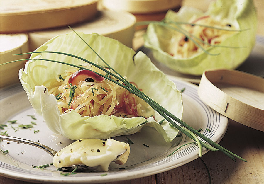 Insalata tiepida di cavolo cappuccio con Vacherin Mont d'Or DOP