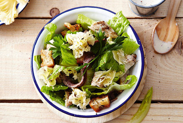 Caesar Salad con rosette di Tête de Moine AOP