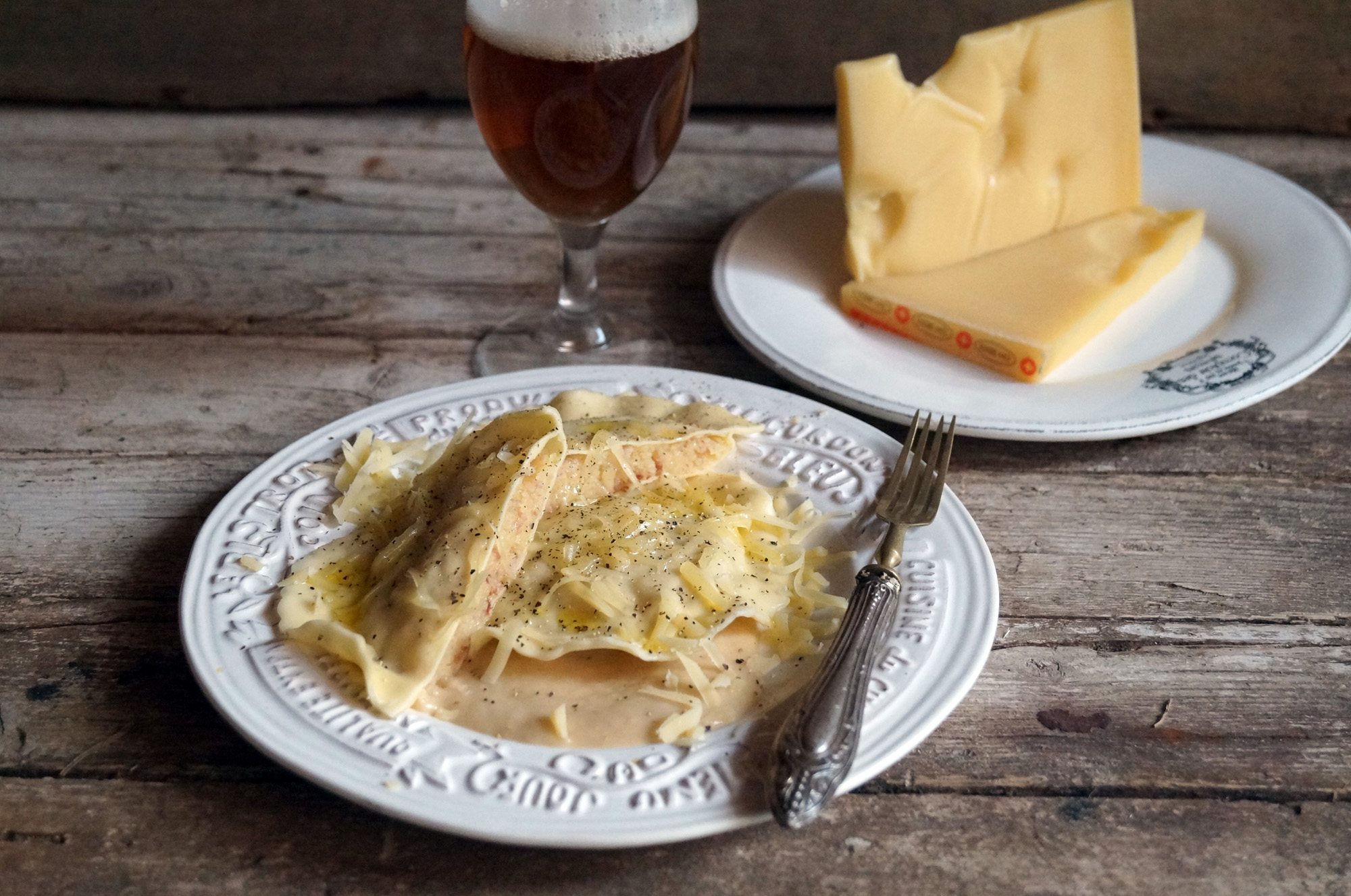 Ravioloni speck e Emmentaler DOP con besciamella alla birra