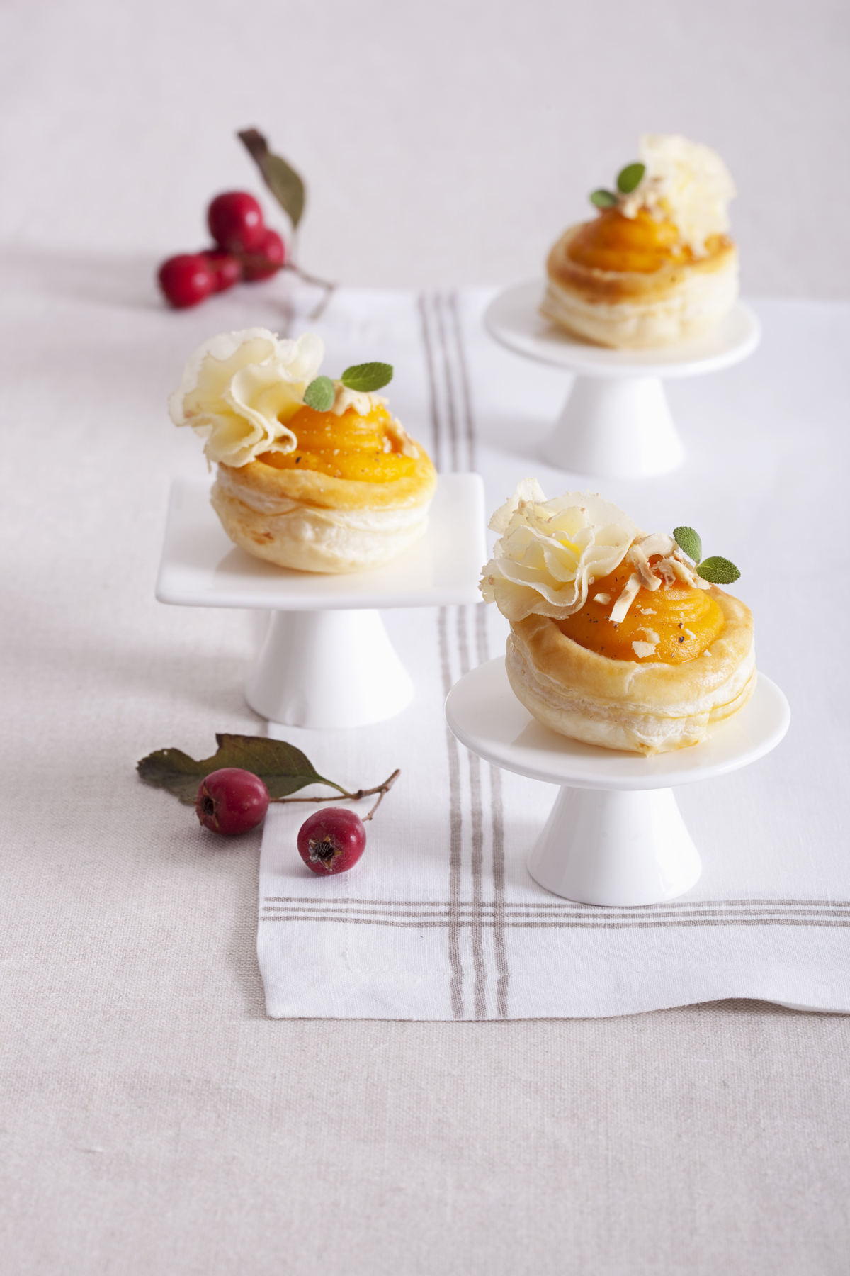 Vol au vent alla zucca, nocciole e rosette di Tête de Moine DOP