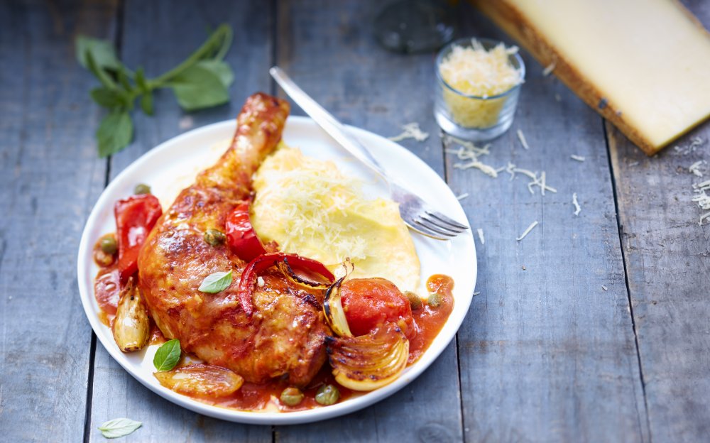 Pollo alla Cacciatora con purè di polenta gratinata al Gruyère Rèserve DOP