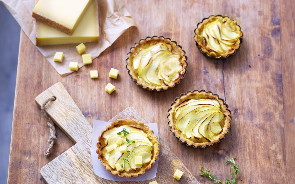 Tartellette di Pere e Mele caramellate e Le Gruyère d’Alpage DOP