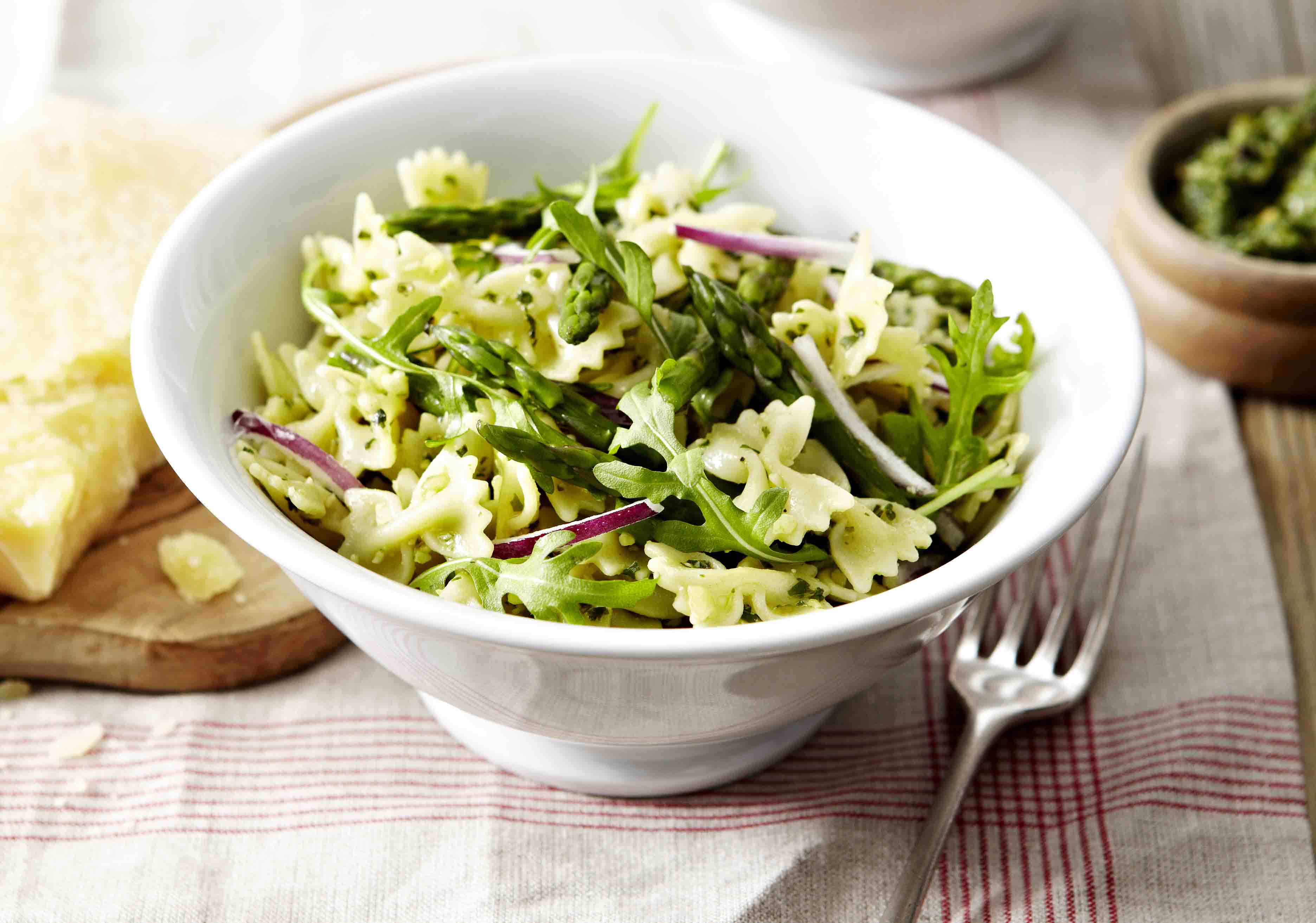 Farfalle agli asparagi con pesto di Sbrinz DOP