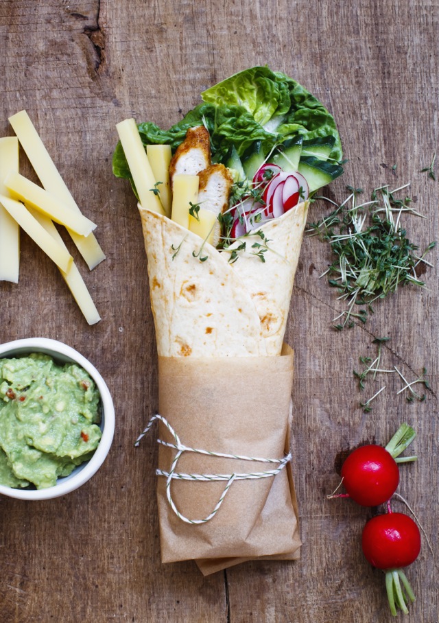 Tortillas farcite al formaggio grigionese di montagna, con avocado e petto di pollo alla griglia