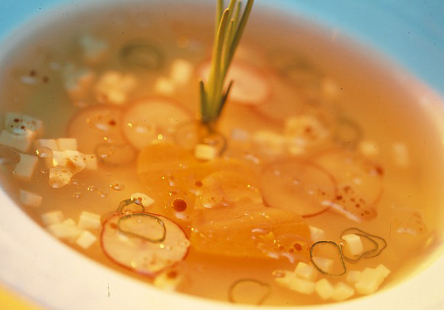 Formaggio in gelatina con vinaigrette alle noci