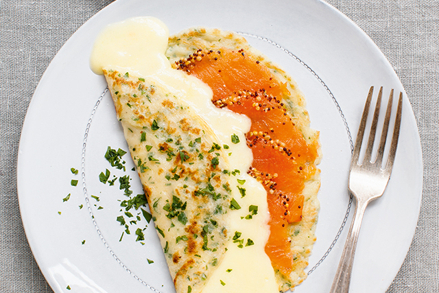 Crêpe con Vacherin Mont-d’Or AOP e trota salmonata marinata